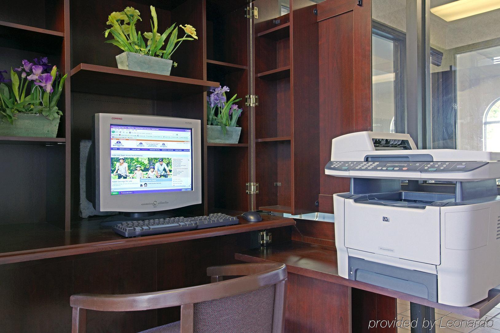 Americas Best Value Inn And Suites Saint Charles Einrichtungen foto