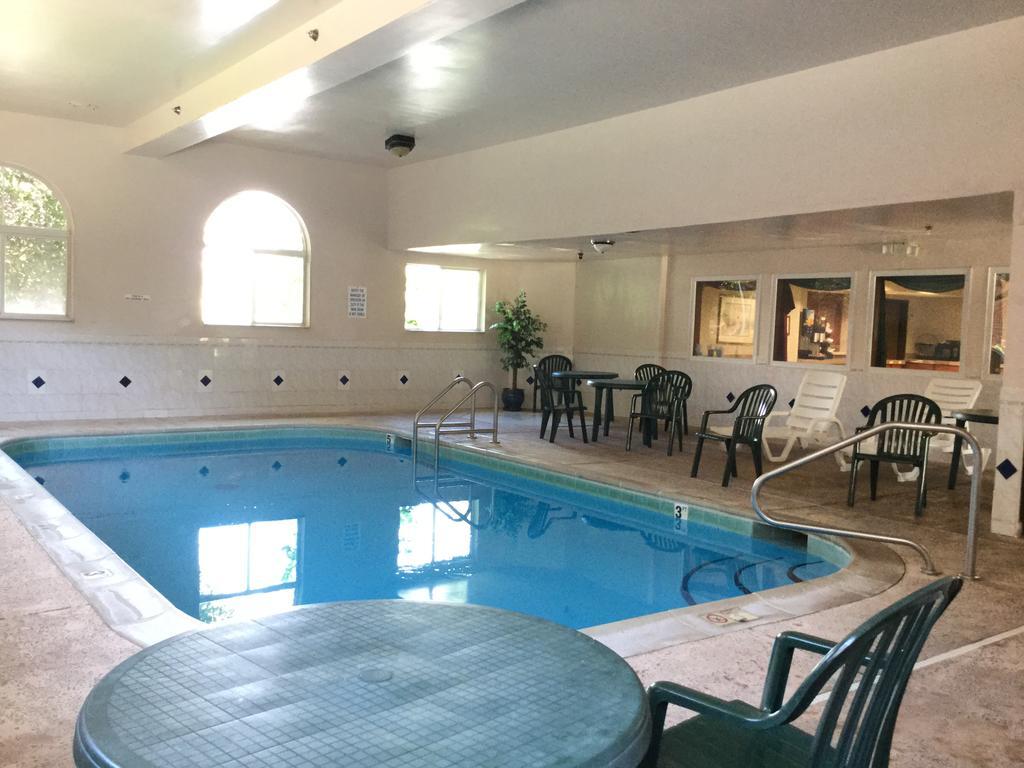 Americas Best Value Inn And Suites Saint Charles Exterior foto