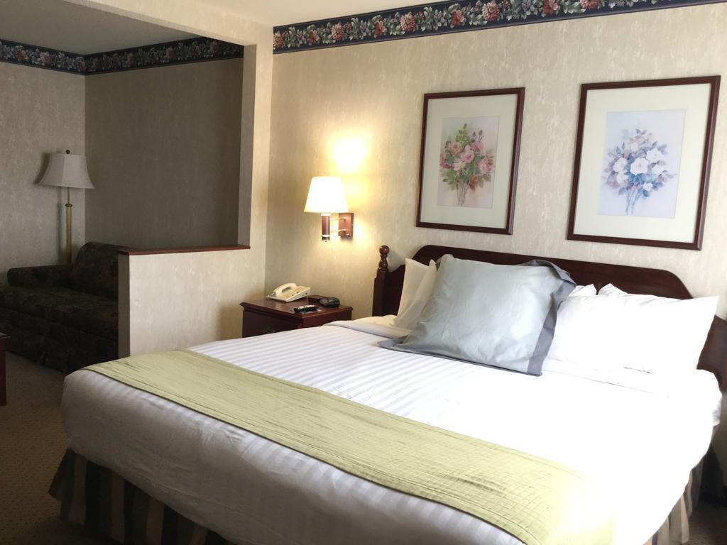 Americas Best Value Inn And Suites Saint Charles Exterior foto